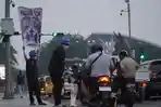 Kualitas Udara Memburuk, Warga Turun ke Jalan Bentangkan Spanduk ‘Pekanbaru Sesak’