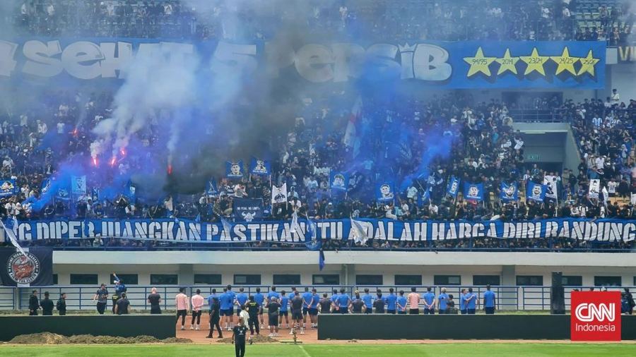 Puluhan Ribu Bobotoh Bakar Semangat Persib Jelang Lawan Persija