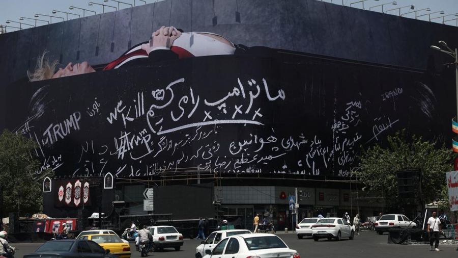 Potret Unik Iran Lawan AS, Liberti Jatuh sampai Trump Masuk Peti Mati
