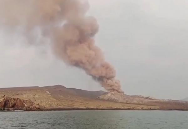 Gunung Anak Krakatau Erupsi, Ternyata Sudah Berstatus Siaga sejak Juli 2026