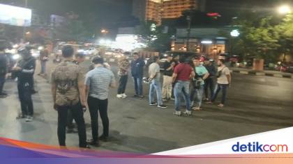 Demo di Jalan AP Pettarani Makassar Ricuh, Pendemo Ribut dengan Warga