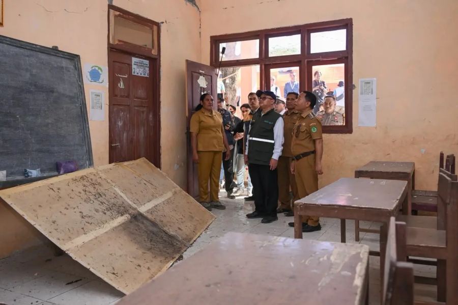 Mendikdasmen Salurkan Santunan Rp305 Juta untuk Guru dan Murid Korban Gempa Ngada-Nagekeo