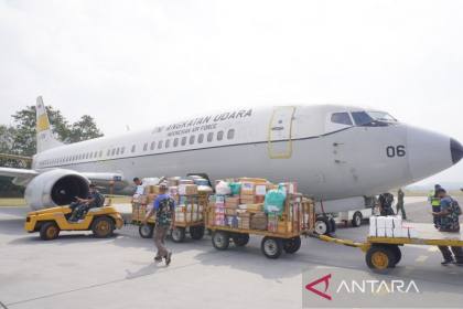 TNI AU kirim 2 ton bantuan dengan Boeing 737 ke NTT