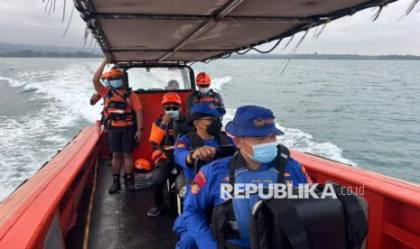 Polisi Perluas Pencarian Jurnalis Hilang di Selat Sunda Hingga ke Perairan Lampung