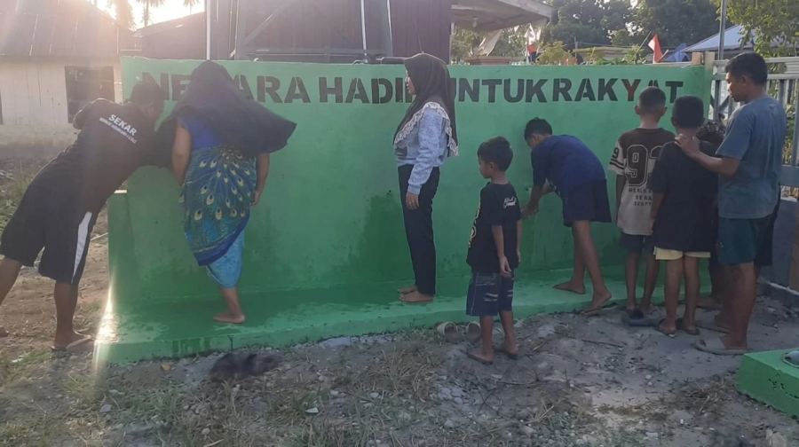 Warga Awunio Konawe Selatan Nikmati Air Bersih dari Sumur Bor TNI | LPP RRI