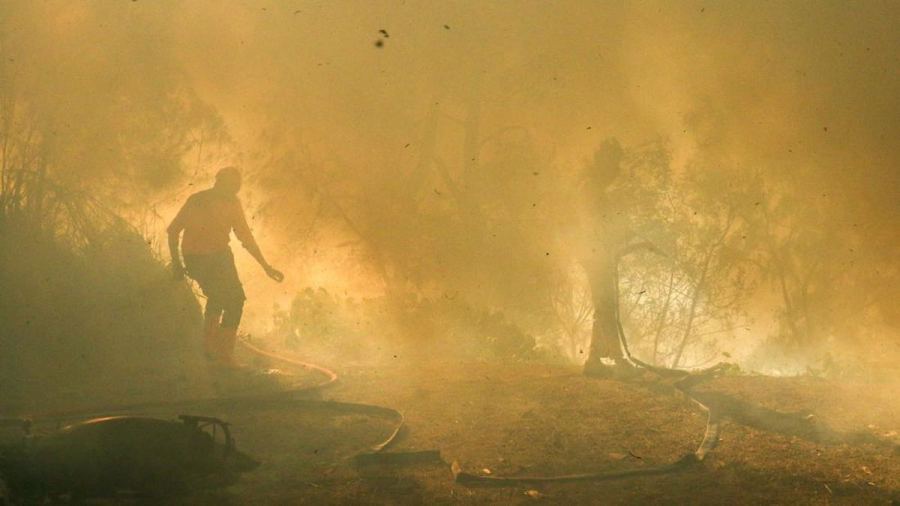 FOTO: Kawasan Kawah Ijen Ditutup Akibat Karhutla