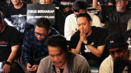 Lensa Berbicara: Doa Bersama untuk Jurnalis yang Hilang Kontak Saat Liputan Erupsi Gunung Anak Krakatau
