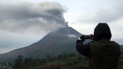 Gunung Sinabung Berstatus Siaga, Warga Masih Nekat Masuk Zona Merah