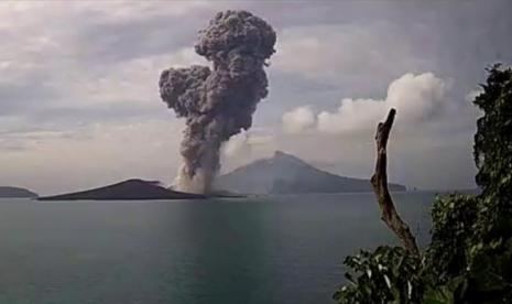Sebaran Abu Anak Krakatau Picu Penutupan Bandara Soetta, 33 Penerbangan Terdampak