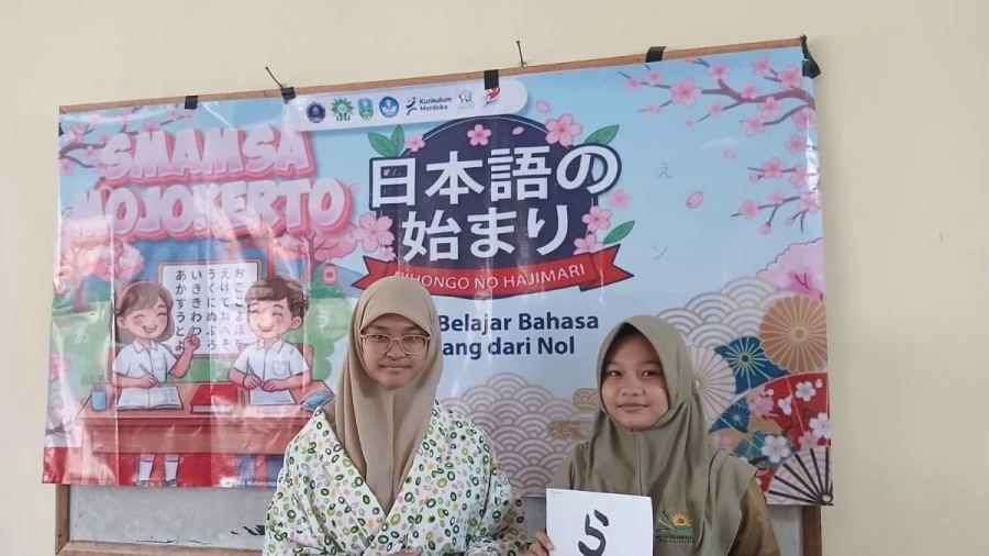 Siswi SMA Muhammadiyah 1 Kota Mojokerto Berbagi Ilmu Bahasa Jepang