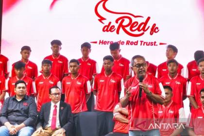 Pelatih targetkan prestasi dan pembinaan pemain muda De Red FC