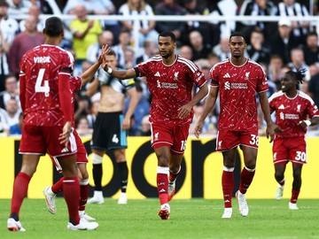 Carragher: Liverpool Kebanyakan Penyerang!