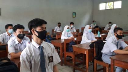 Tangerang Terapkan PJJ Sekolah Imbas Abu Vulkanik Gunung Anak Krakatau