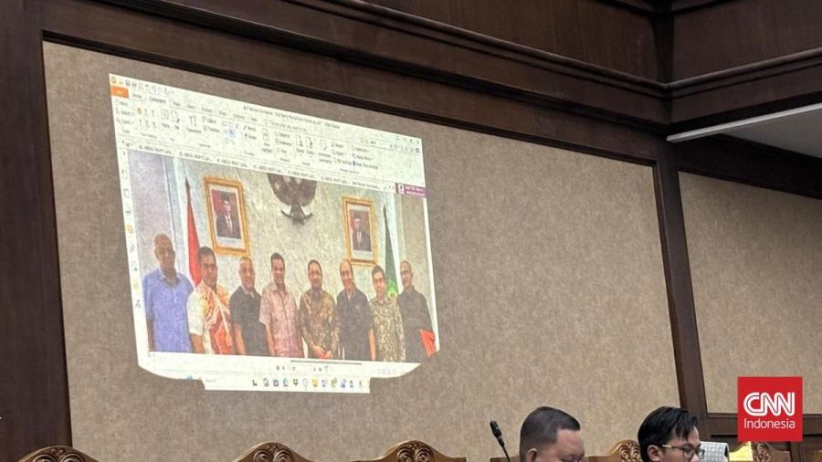 Di Sidang, Jaksa KPK Tampilkan Foto Pertemuan Fuad Maktour-Yaqut