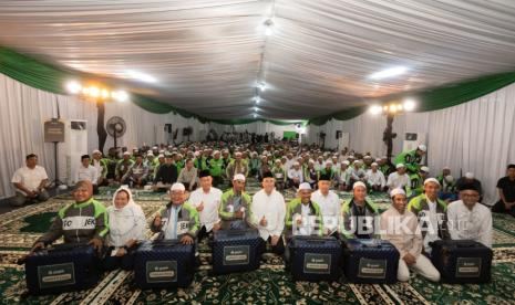 Dilepas Menhub Dudy, 70 Mitra Pengemudi Gojek Berangkat Tunaikan Umrah