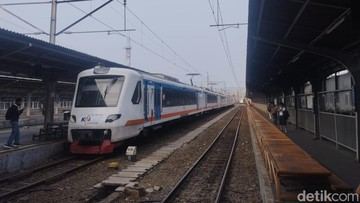 Kereta Bandara yang Dioper ke KRL Pink Line Bikin Takjub Anker