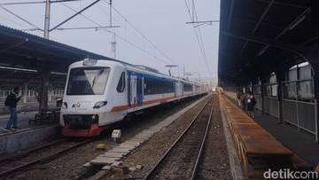 Kereta Bandara yang Dioper ke KRL Pink Line Bikin Takjub Anker