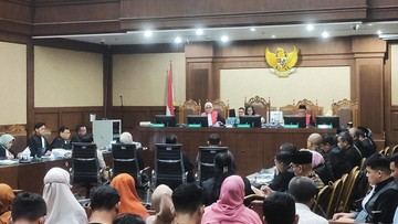 1 Hakim Kasus Eks Menag Diganti Sementara Imbas Pesawat Terdampak Abu Vulkanik