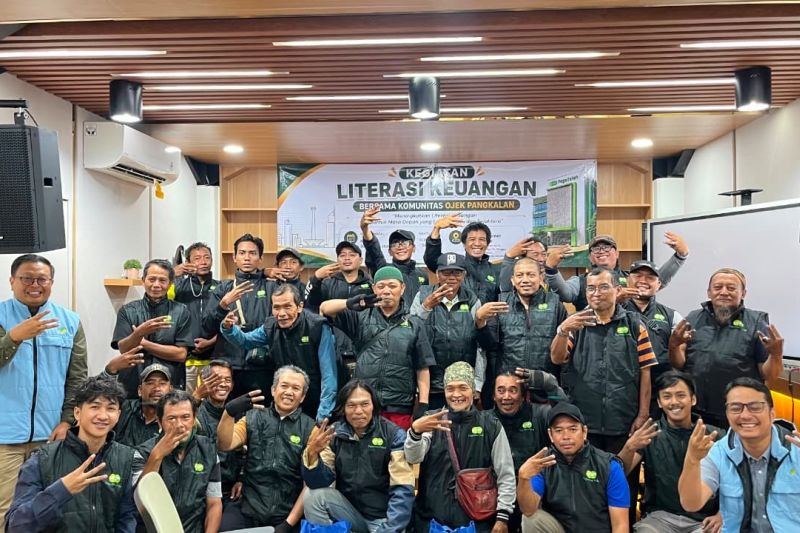 Pegadaian perkuat literasi keuangan ojek pangkalan Kebayoran Baru