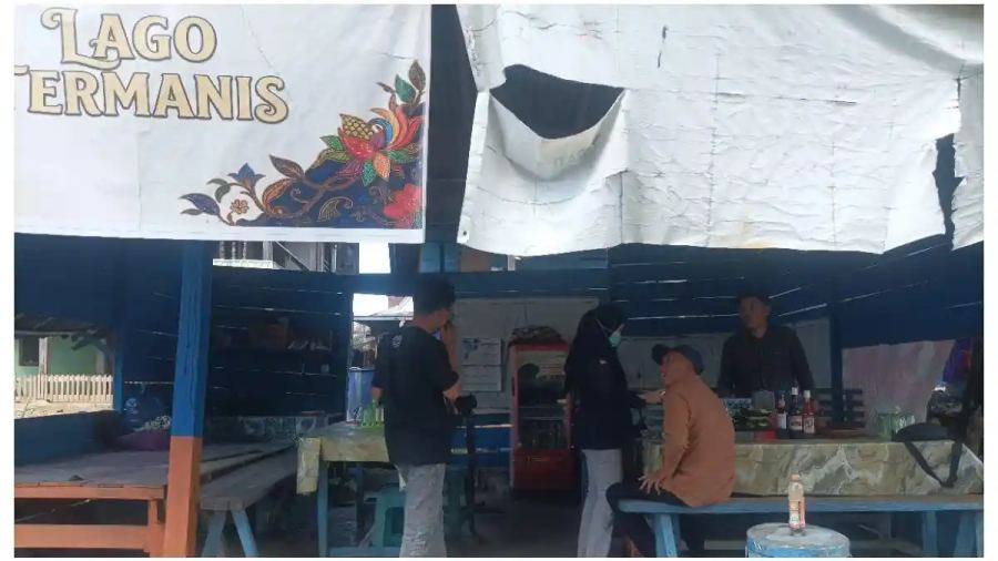 10 Tahun Fira Bertahan Jualan Gogos dan Tuak Manis di Jalur Bone-Wajo, Pelanggannya dari Makassar