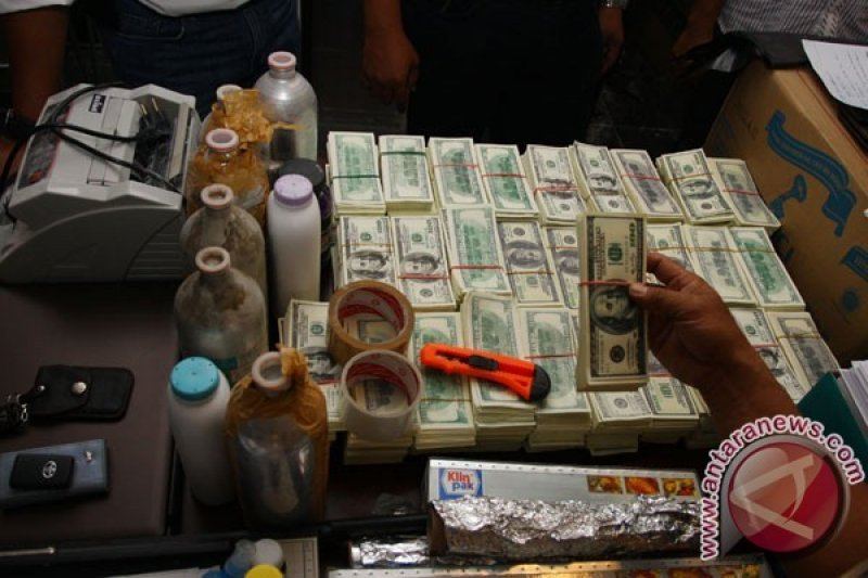 Polisi minta keterangan saksi usut uang palsu 340 ribu dolar Singapura
