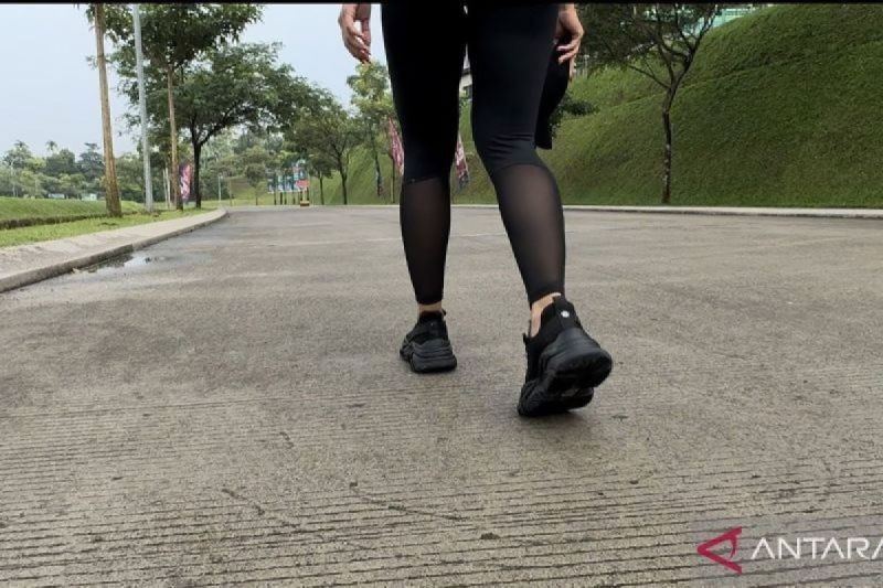 Jalan kaki singkat usai makan bantu kendalikan gula darah