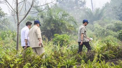 Prabowo Terbang ke Riau Tinjau Langsung Penanganan Karhutla Sumatra