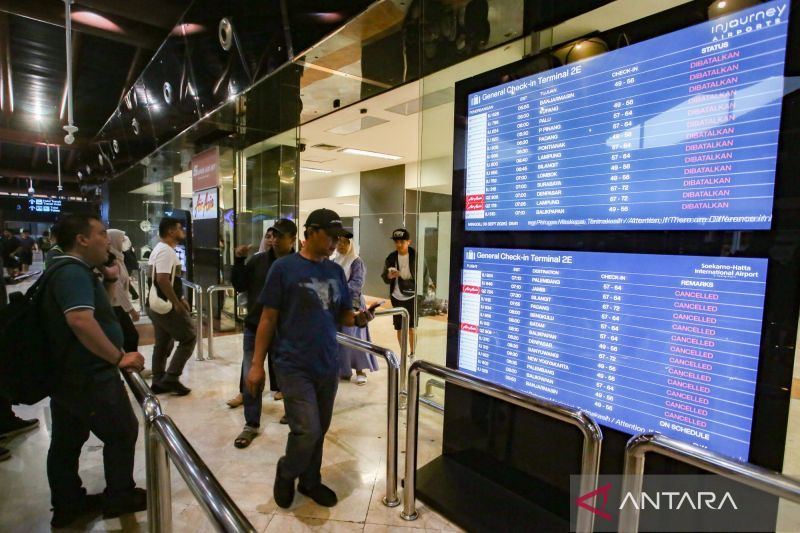 Penutupan sementara Bandara Soetta diperpanjang hingga 09.30 WIB