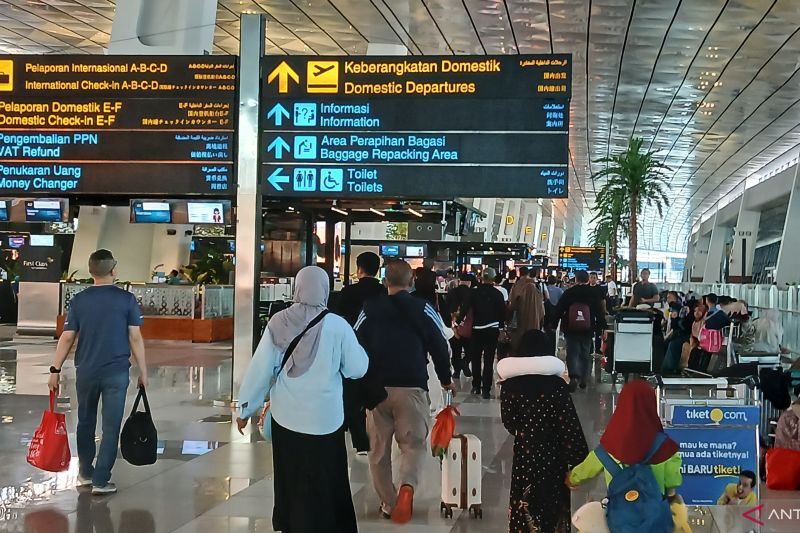 Operasional penerbangan di Soetta-Kualanamu terganggu erupsi Sinabung