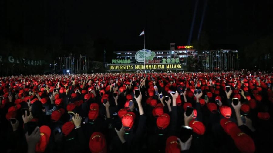 Tanpa Kertas, Flashlight Mob Gen 26 UMM Bawa Pesan Kemanusiaan dan Lingkungan