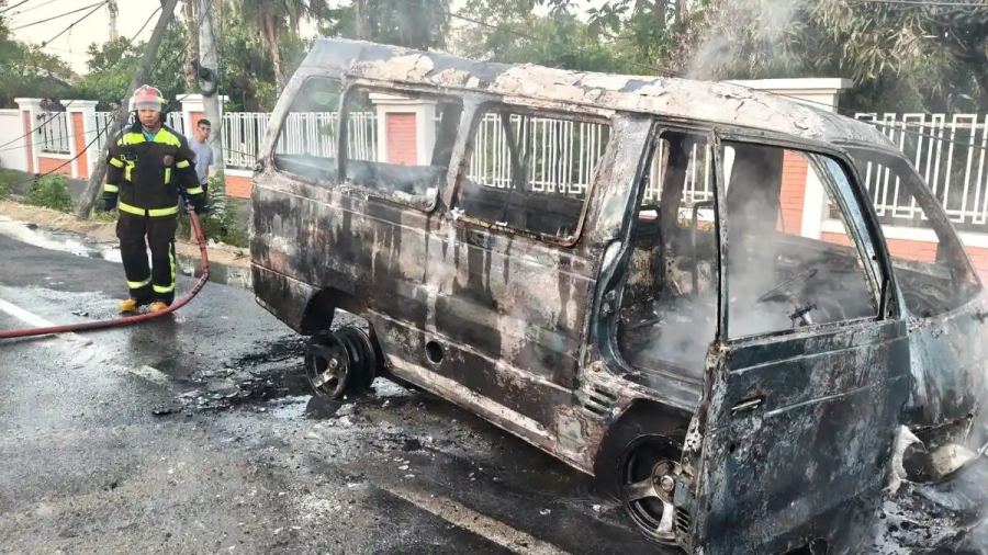 Kesaksian Pengendara Saat Petepete Terbakar di Maros, Sopir Menangis Kesakitan dalam Parit