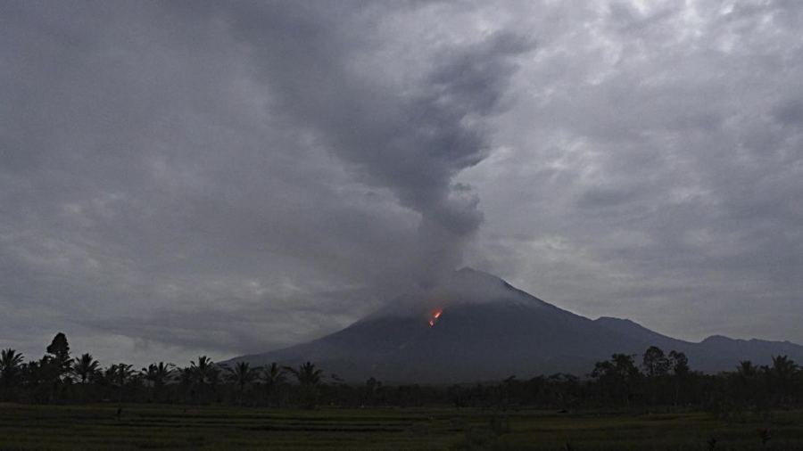 Gunung Semeru Meletus Minggu Pagi Usai Erupsi Anak Krakatau