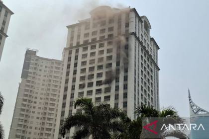 Damkar evakuasi 31 warga dan 2 WNA dari kebakaran Apartemen Pavilion