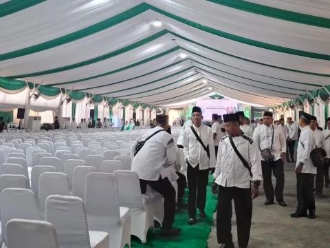 Jelang Kedatangan Prabowo, Panitia Lokal Sterilkan Aula Lokasi Penutupan Muktamar ke-35 NU