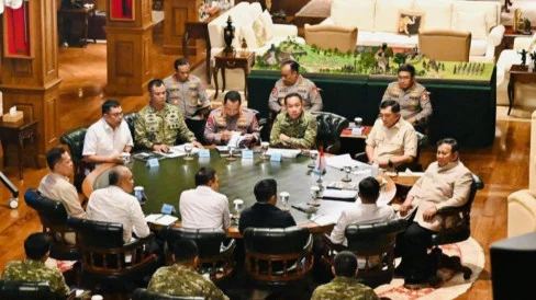Presiden Gelar 4 Ratas, Panggil Panglima TNI-Kapolri Minta Laporan Penanggulangan Karhutla