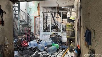 Kebakaran di Gambir Jakpus Hanguskan Sejumlah Rumah dan Gedung Kosong