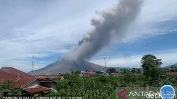 Gunung Sinabung Erupsi Hebat, Tinggi Abu Vulkanik Capai 3,5 km