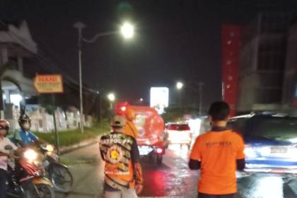 Bandar Lampung lakukan penyemprotan jalan terdampak abu vulkanik GAK 