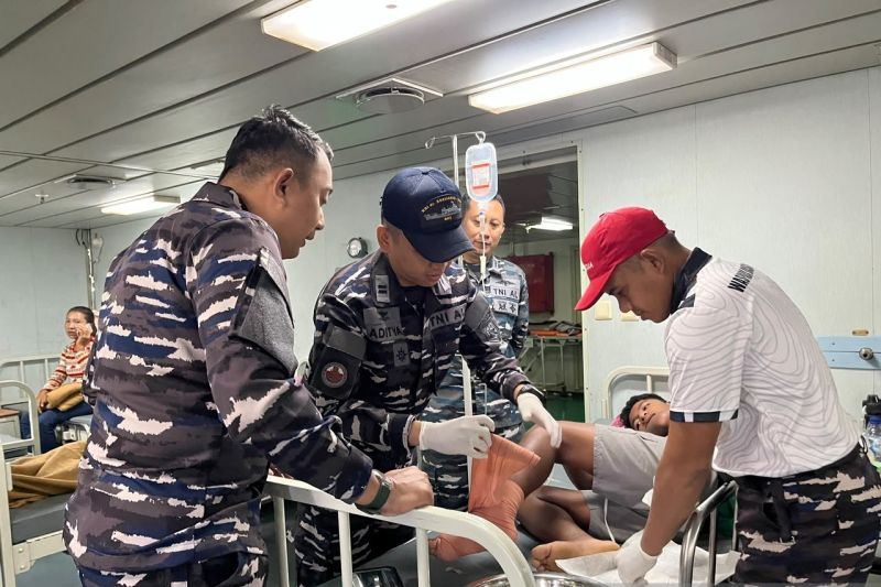 TNI AL kerahkan kapal rumah sakit tangani warga terdampak gempa di NTT