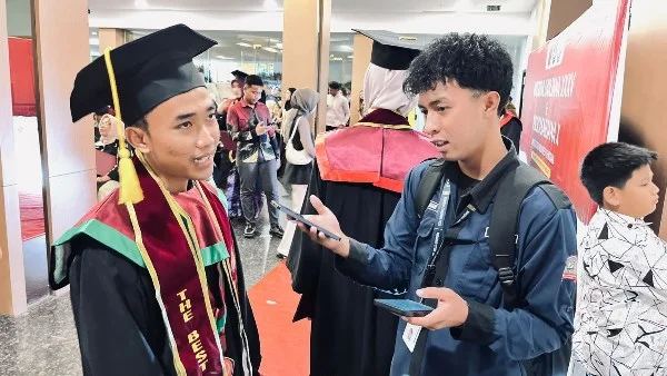 Adam Firdaus Yusuf Raih Predikat The Best Graduate PGSD di Wisuda Unsultra | LPP RRI