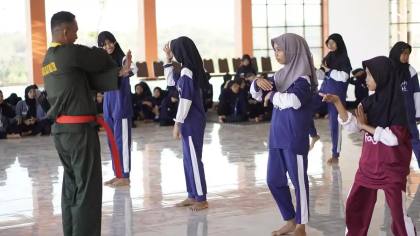 Siswa Sekolah Rakyat Wajo Dibekali Pencak Silat Militer