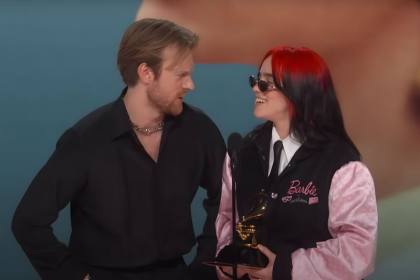 Finneas O'Connell menikahi kekasihnya Claudia Sulewski