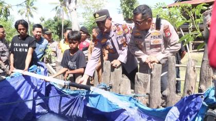 Pakai Water Cannon, 12.000 Liter Air Bersih Disalurkan Polres Wajo ke Warga Maddukkelleng