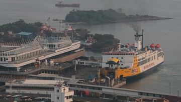 Penyeberangan Merak-Bakauheni Normal, Kapal Dibatasi 3 Km dari Anak Krakatau