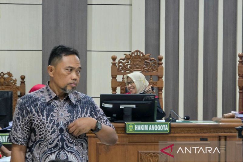 Sidang Bupati Cilacap ungkap pembagian THR Rp265 juta untuk forkopimda