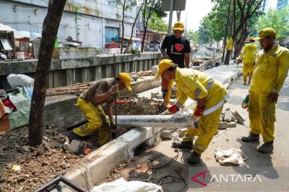 Bantaran Kali Sentiong ditata setelah bangunan liar ditertibkan