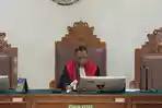 BREAKING NEWS: Hakim Tolak Praperadilan Eks Jampidsus Lawan Kejagung, Penahanan Febrie Sah