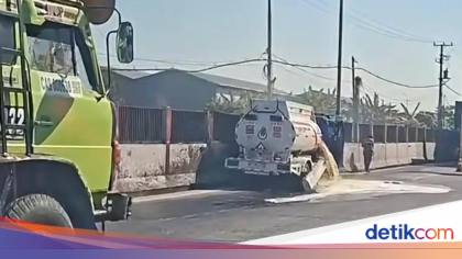 Truk BBM Tabrakan dengan Kontainer di Tol Makassar, Solar Tumpah ke Jalan