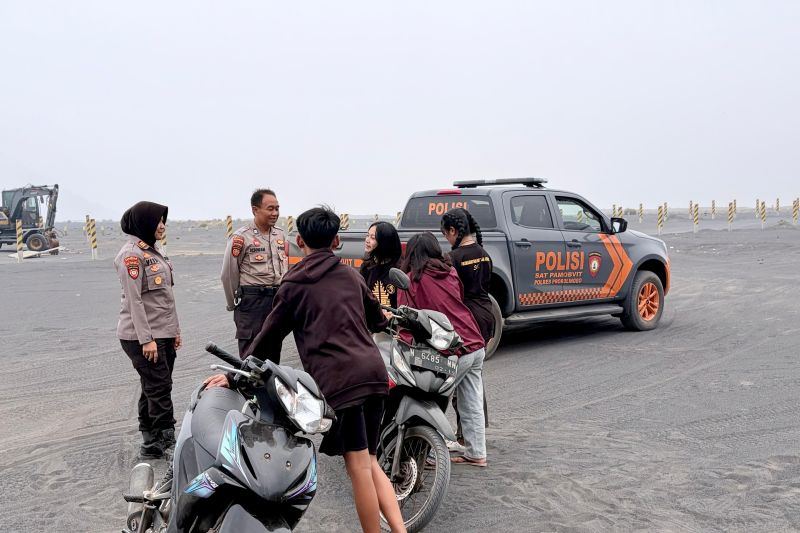 Polres Probolinggo patroli perketat larangan wisatawan masuk Bromo