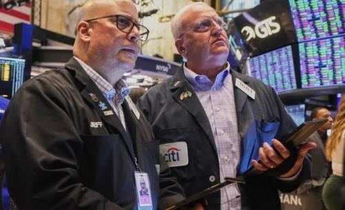 Wall Street Dibuka Melemah, Inflasi Tinggi Tingkatkan Prospek Kenaikan Suku Bunga